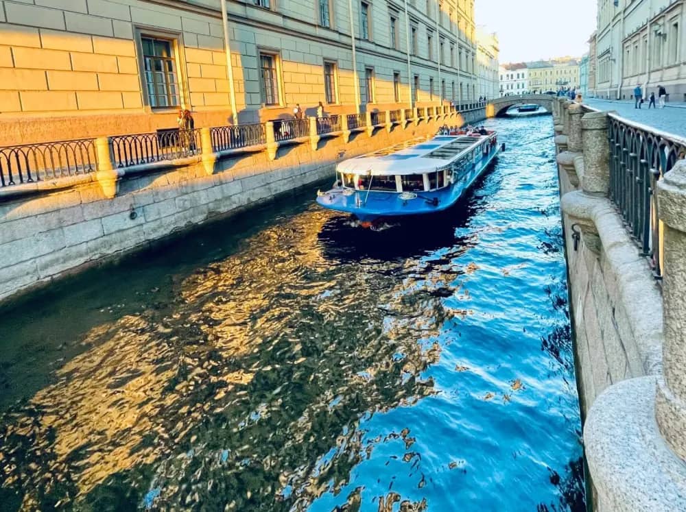 Фотография экскурсии На уютном теплоходе: каналы, мосты и Большая Нева 1