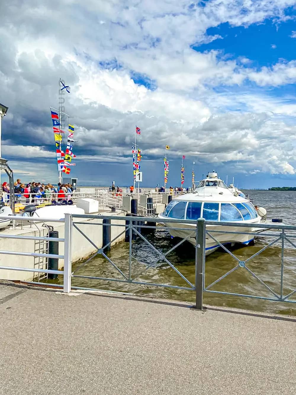 Фотография экскурсии На метеоре в Петергоф с экскурсией – быстро и комфортно! 1