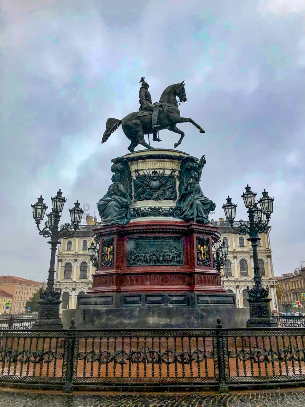 Фотография экскурсии Три главные площади Петербург, Исаакиевский собор и подъём на колоннаду в небольшой группе 1