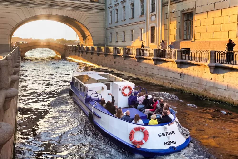 Фотография экскурсии По рекам и каналам на небольшом катере: Петроградка и парадная Нева 1