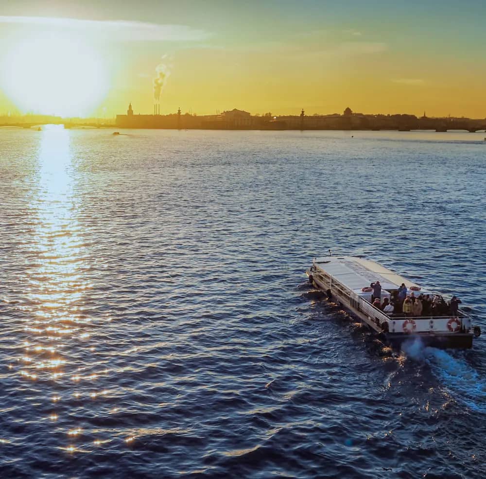 Фотография экскурсии Топовый круиз на теплоходе «Закат у Лахта-центра» 1