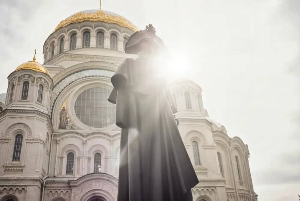 Фотография экскурсии В Кронштадт из Петербурга: Морской собор, форты и день у Финского залива. Всё включено 1