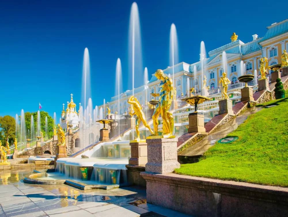 Фотография экскурсии Путешествие в Петергоф в мини-группе: фонтаны и парки 1