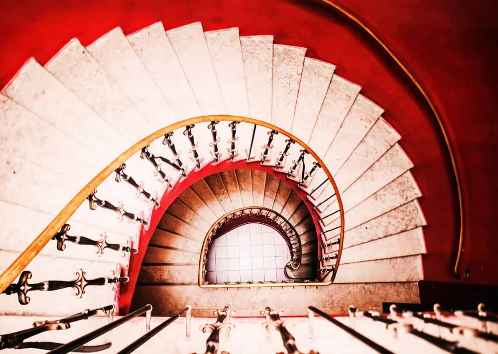 Фотография экскурсии Васильевский остров: прогулка по тайным парадным и дворам-колодцам 🗝️ 1