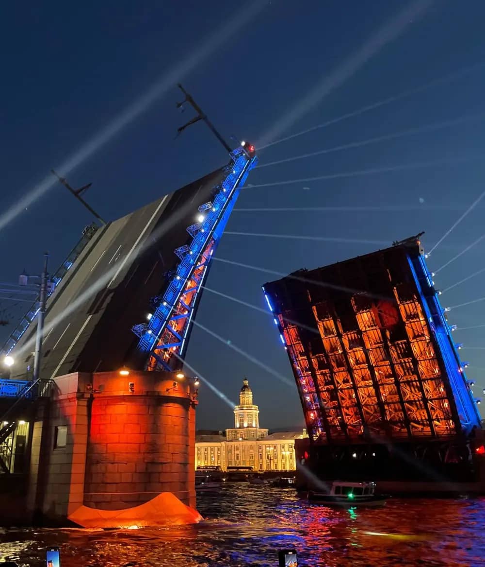 Фотография экскурсии Ночной Петербург на катере с просмотром разведения мостов 1